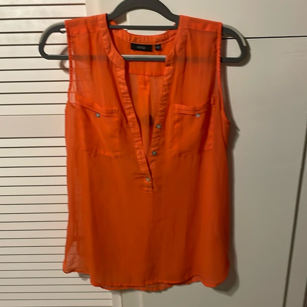 Light weight sleeveless top
